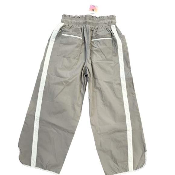 Amazon Women's Gray Wide Leg Pants with White Stripes Size Small NWT - Picture 2 of 5